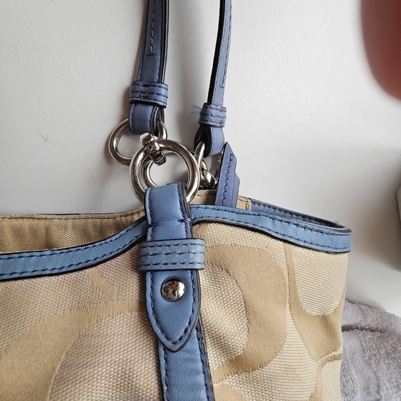 COACH Alexandra Chain Signature Baby Blue and Cream purse - Picture 6 of 9